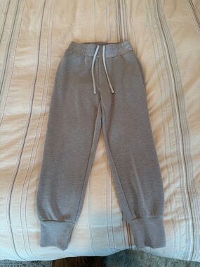 Varley 25” Slim Cuff Double Soft Light Gray/Light Taupe Joggers LIKE NEW